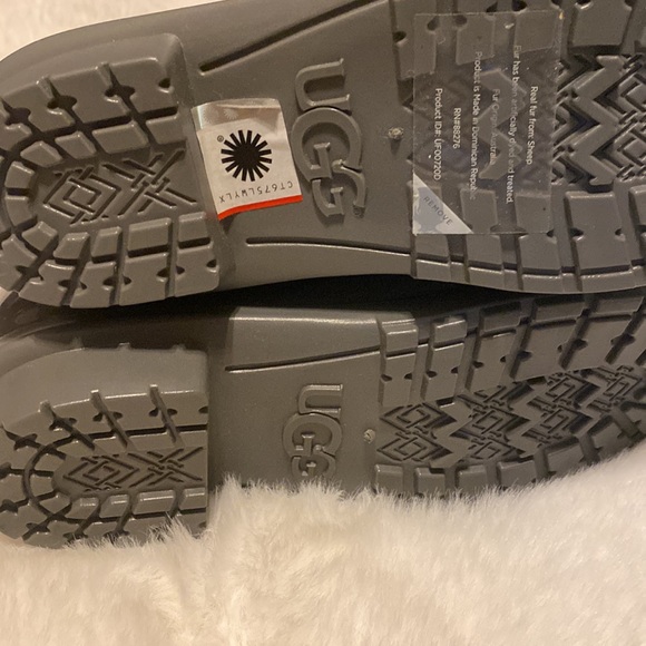 Womens Ugg rain boots gray size 7 waterproof rubber boots - Picture 4 of 9